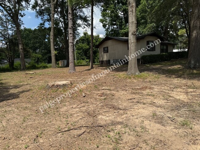 Building Photo - 3 bedroom, 1 bath Home