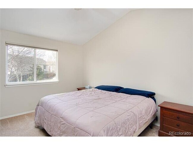 Building Photo - Beautiful single family home with 4 bed an...