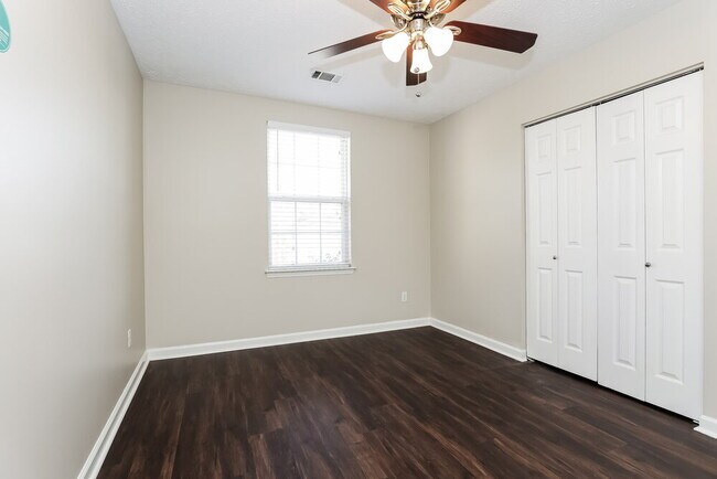 Building Photo - 188 Bradford Cir