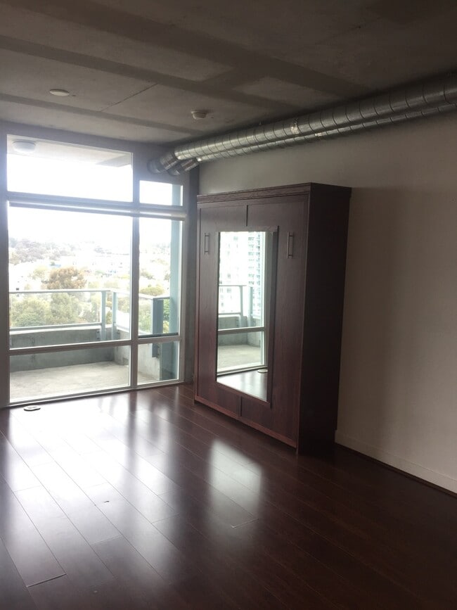 Building Photo - $2,000/month 467 sq/ft Studio at Smart Cor...