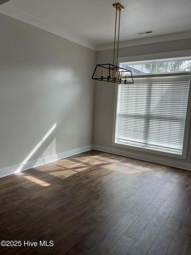 Building Photo - 604 Creekway Cir SE