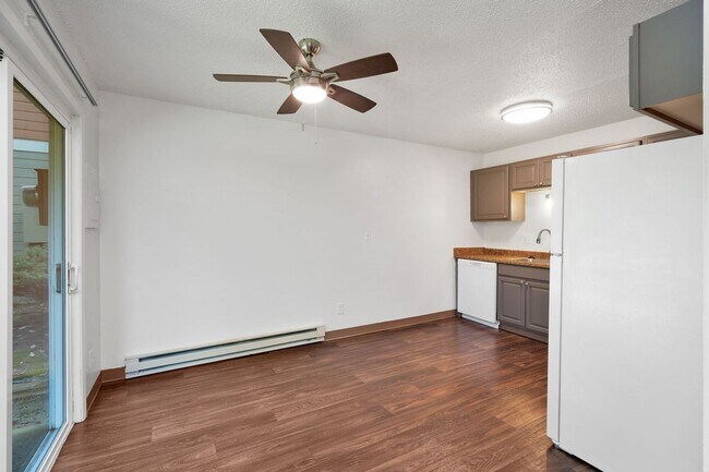 Building Photo - 2 bedroom home in Portsmouth Community!!