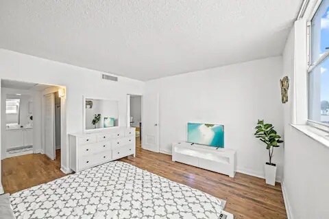 Building Photo - 4001 S Ocean Dr