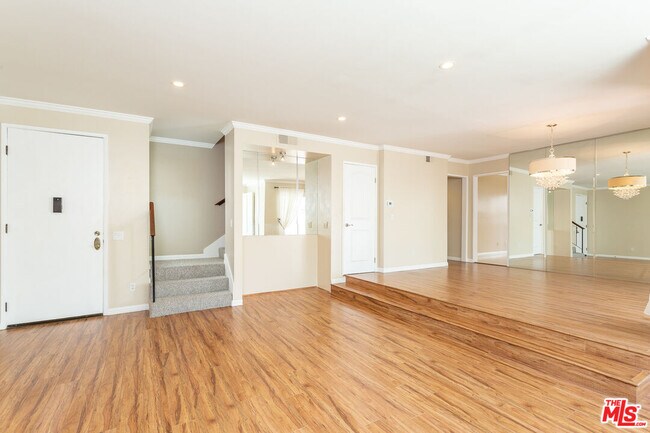 Building Photo - 910 19th St