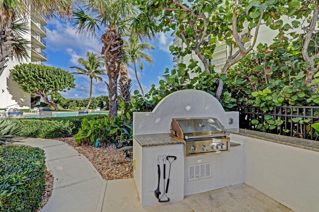 Building Photo - 5420 N Ocean Dr