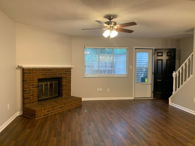 Building Photo - Trendy Renovated Raleigh Townhome In Ralei...