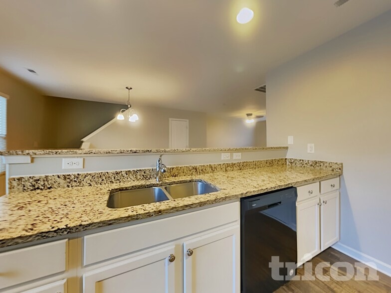 Building Photo - 1517 Waylon Ave