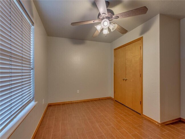 Building Photo - 1004 SW 127th Pl