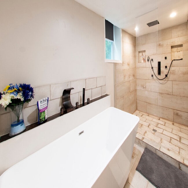 Building Photo - 1373 Benteen Way SE