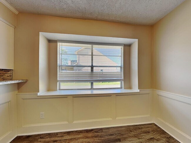 Building Photo - 15027 Pebble Bend Dr