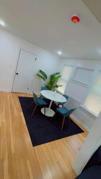 Building Photo - 8 S Farview Ave