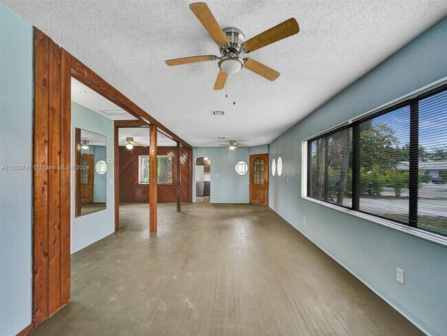 Building Photo - 1298 NE 39th St