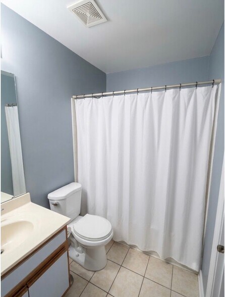 Building Photo - 376 Maidstone Ct