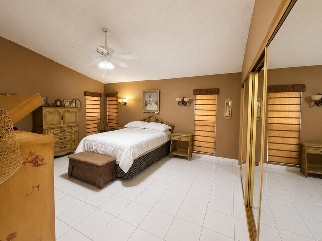 Building Photo - 7758 Cloverfield Cir
