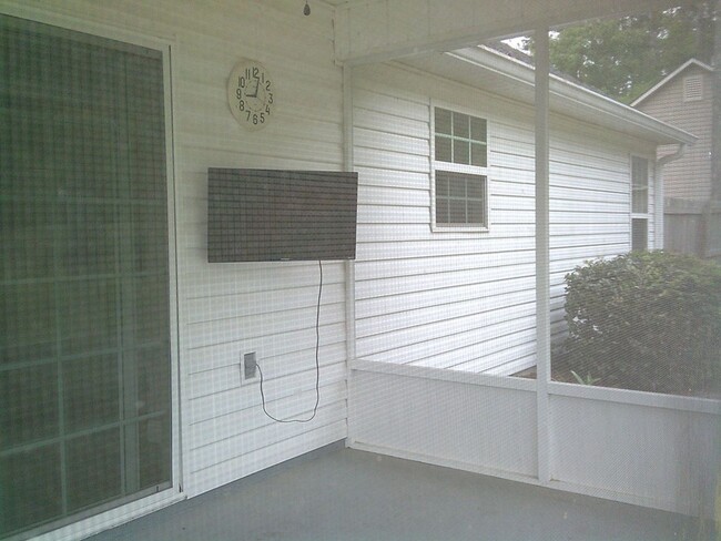 Building Photo - Spacious 3BR Home with Screened Porch, Fenced Backyard & Wired Shop in North Valdosta