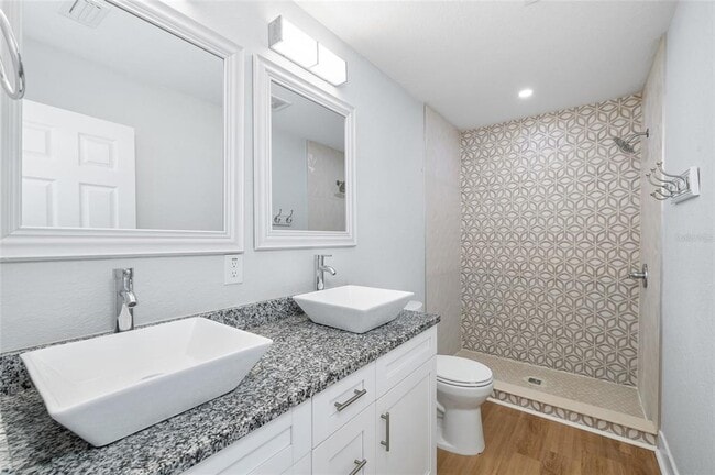 Building Photo - 2606 W Henry Ave