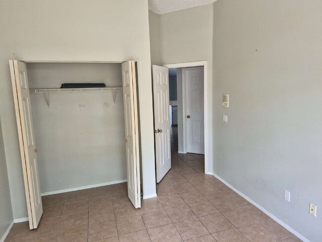 Building Photo - "Spacious 1732 Sq Ft 3-Bed, 2 Baths, in Tarpon Springs!"