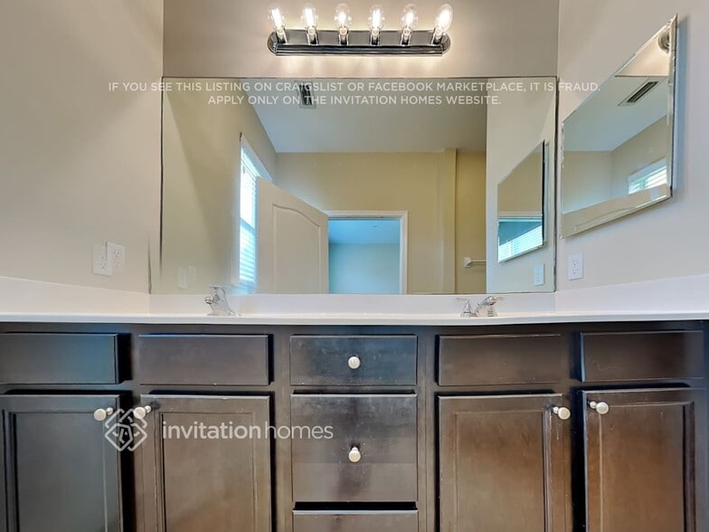 Building Photo - 9495 SW Merlin Ct