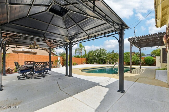 Building Photo - 2801 E Lindrick Dr
