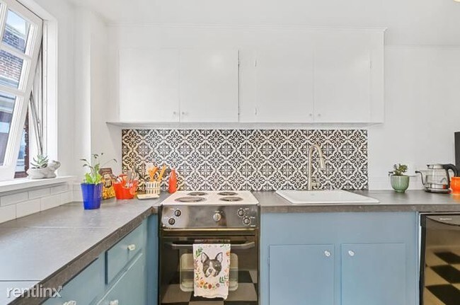 Building Photo - 1 br, 1 bath Condo - 1811 NW Couch St Apt 512