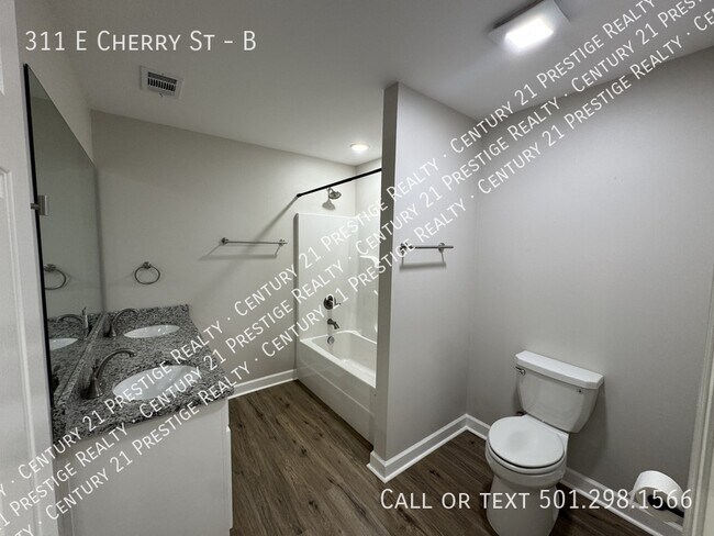 Building Photo - 311 E Cherry St