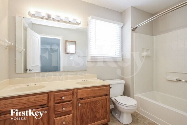 Building Photo - 10705 Creekside Woods Dr