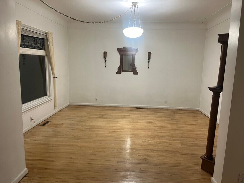 Building Photo - 1607 6th St