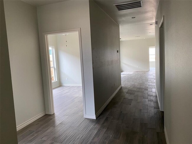 Building Photo - 525 CR 306