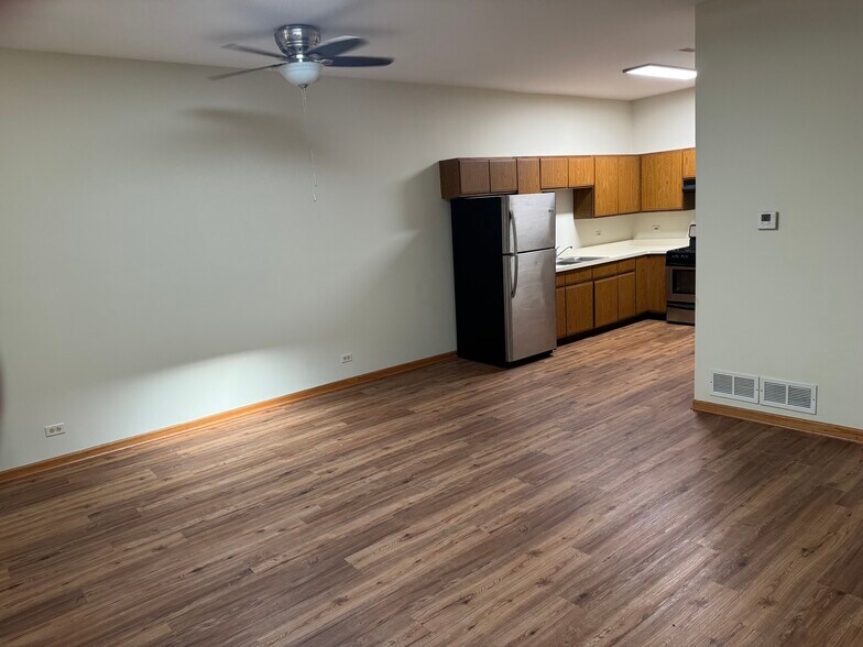 Living room - 220 Main St