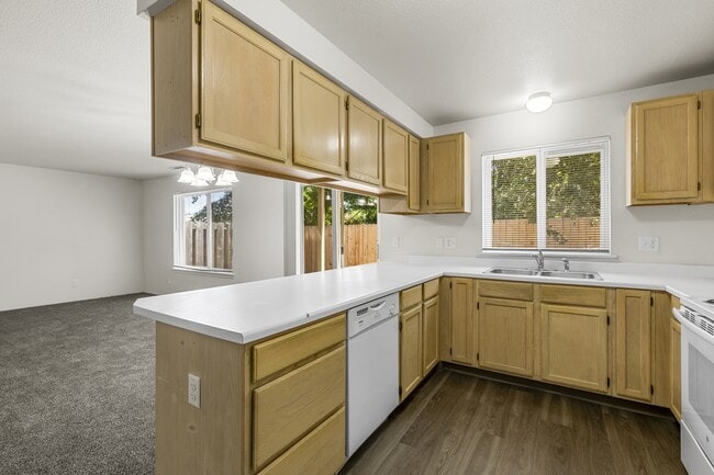 Building Photo - 3040 Sheraton Ct