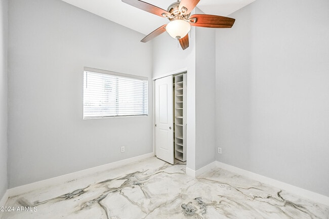 Building Photo - 1850 W Glenrosa Ave