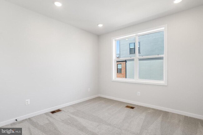 Building Photo - 133 Warburton St