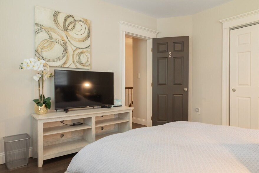 Building Photo - 7 Summit Ave