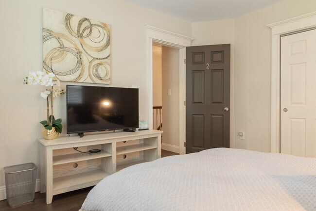 Building Photo - 810 Broadway-SI ID1511377P