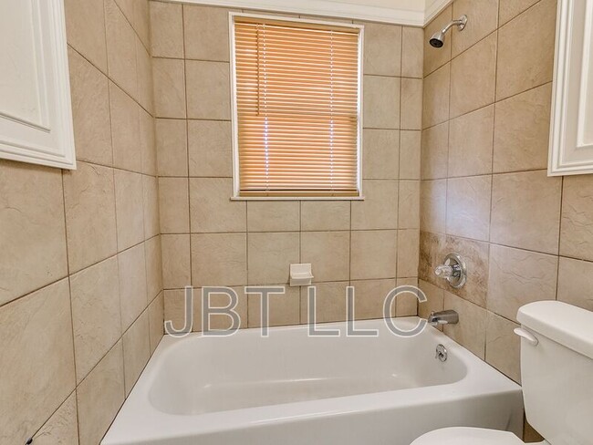 Building Photo - 224 W Ercoupe Dr