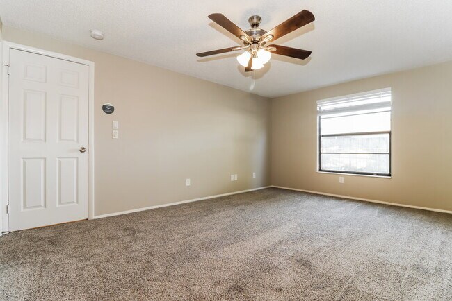 Building Photo - 7801 Glencoe Dr