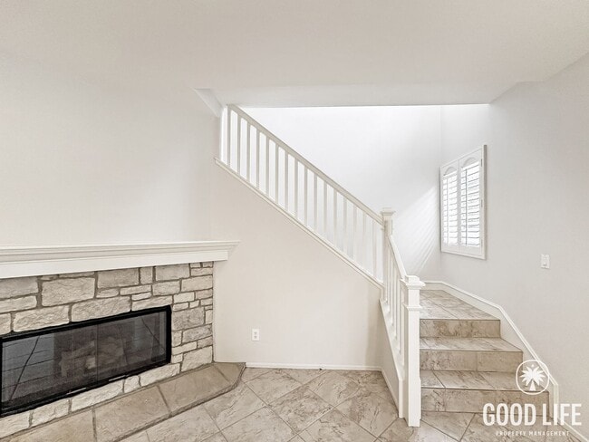 Building Photo - Price Reduced! Stunning Irvine 4BR Home – Private Yard & 2-Car Garage