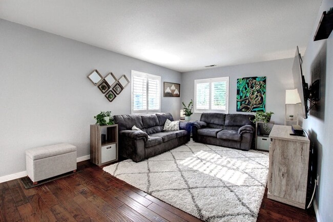 Building Photo - 3BD, 2BA Front side Duplex with Private Front Yard, Near Sloan's Lake