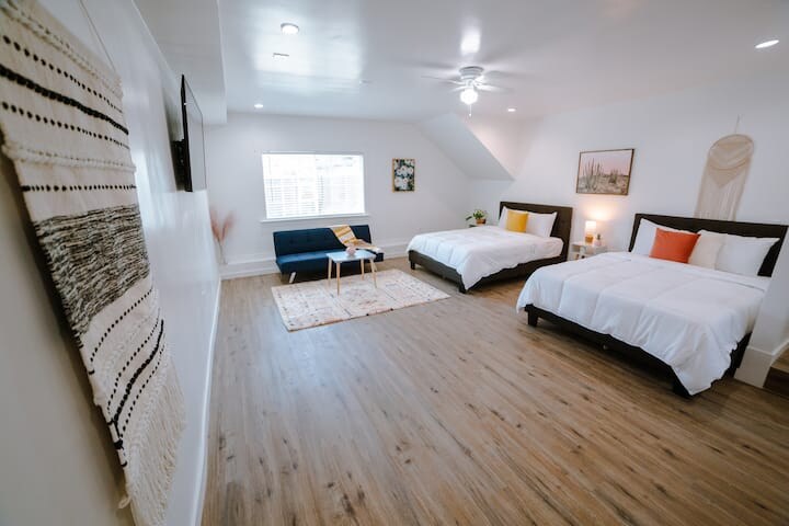 Building Photo - 5648 Berkshire Dr