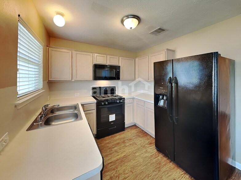 Building Photo - 7407 Tonsley Springs Dr