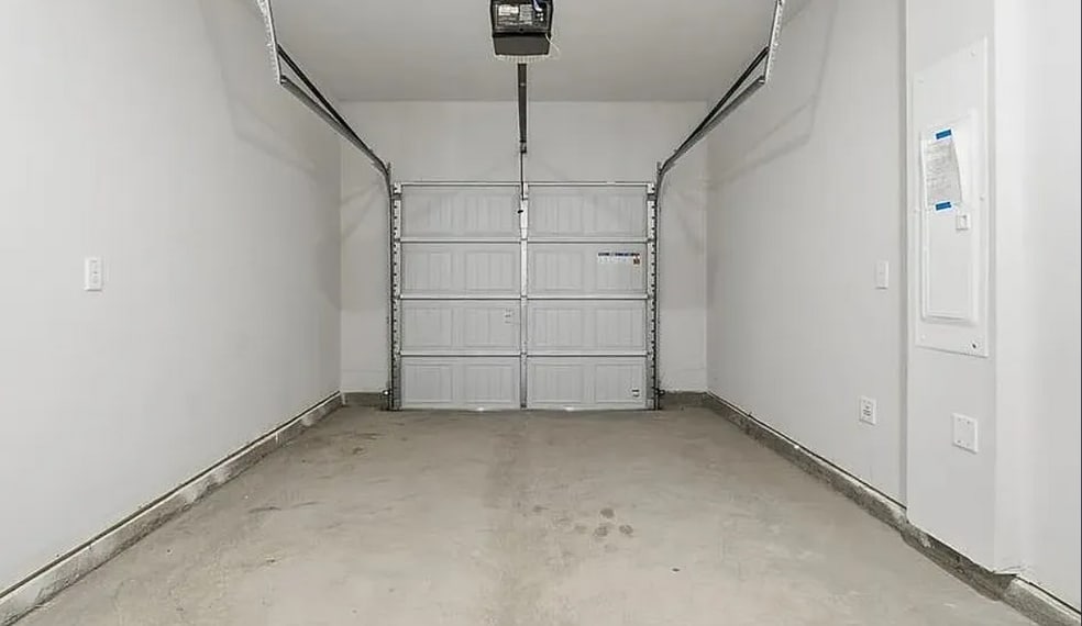Building Photo - 137 Village Green Dr NW