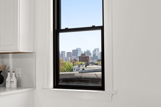 Building Photo - 100 Bennington St