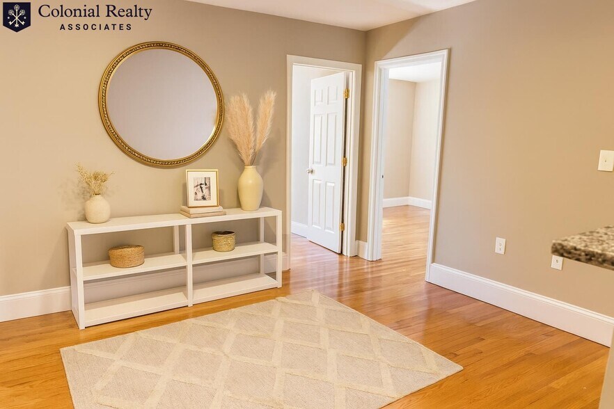 Building Photo - 72 Egmont St