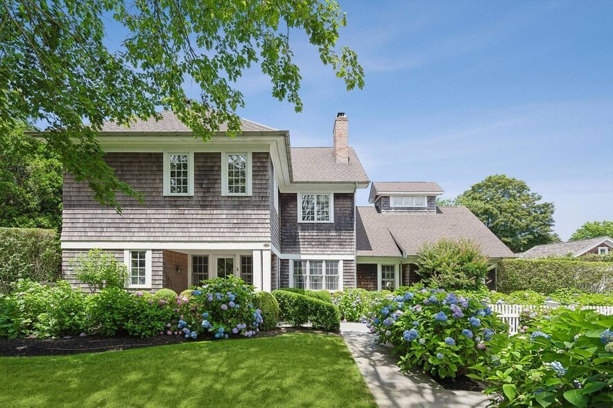 Building Photo - 121 Post Ln