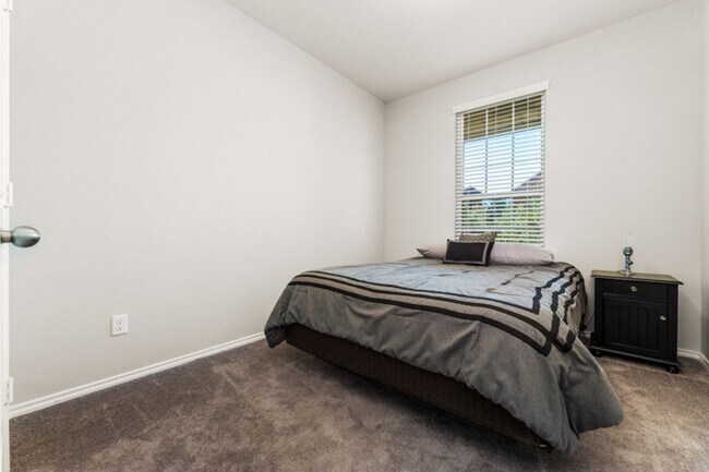Building Photo - 4 bedroom 3 full bathroom on a large corner lot in Arcadia Ridge- Far West side of SA