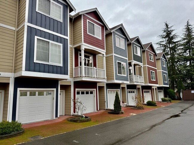 Primary Photo - Beautiful 2 bed, 2.5 bath townhome located in Mountlake Terrance $2750/mo.