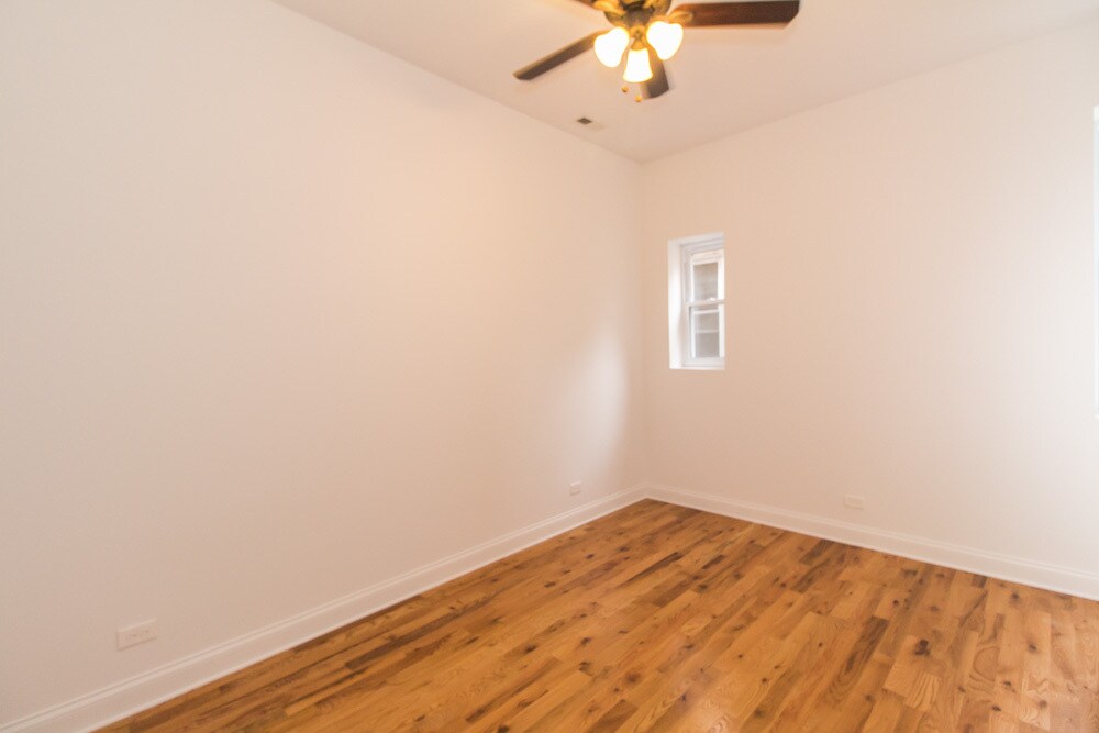 Building Photo - 1704 W Sunnyside Ave