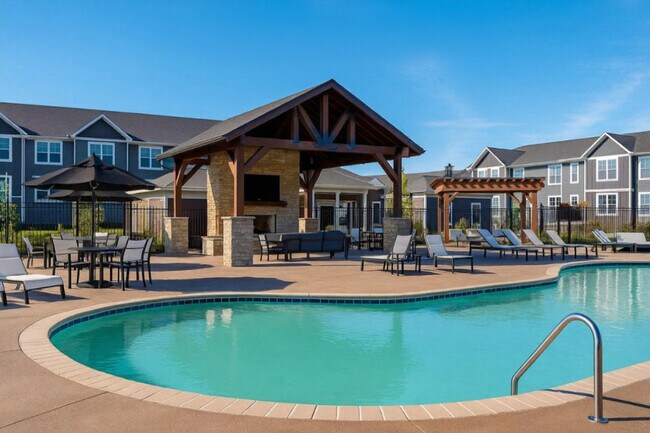 Building Photo - 5861 Royal Ln