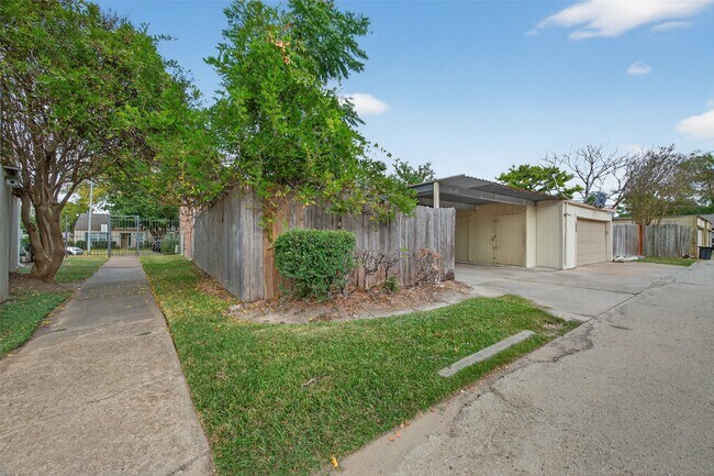 Building Photo - 10913 Bexley Dr
