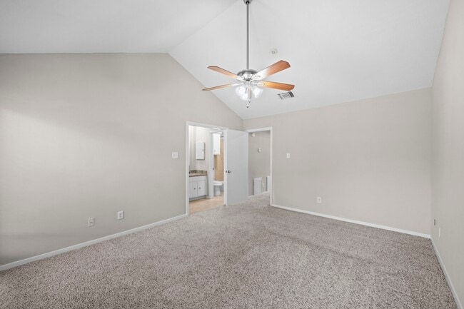 Building Photo - 925 Memorial Village Dr